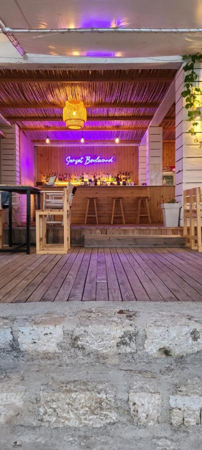 Sunset Boulevard Hotel Qeparo Exterior foto